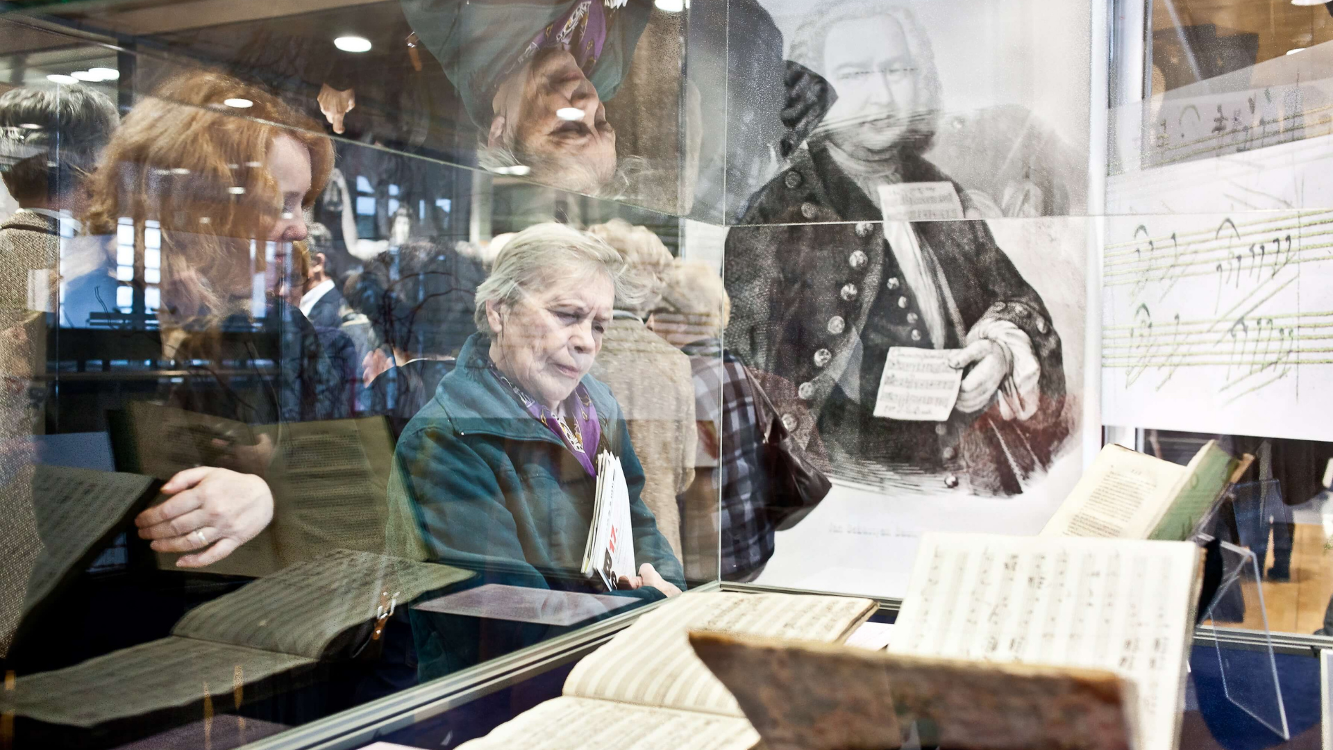 Wywiezione, przechowane, zapomniane — ilustracja